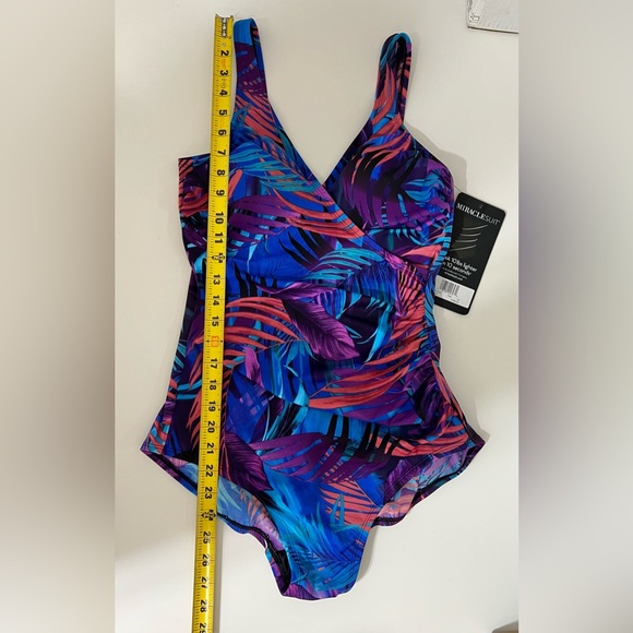 Miraclesuit Revele Framboise Slimming One Piece Swimsuit Size 10 - Picture 9 of 10